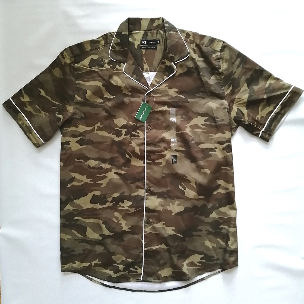 Simons Camo Shirt Small NWT
